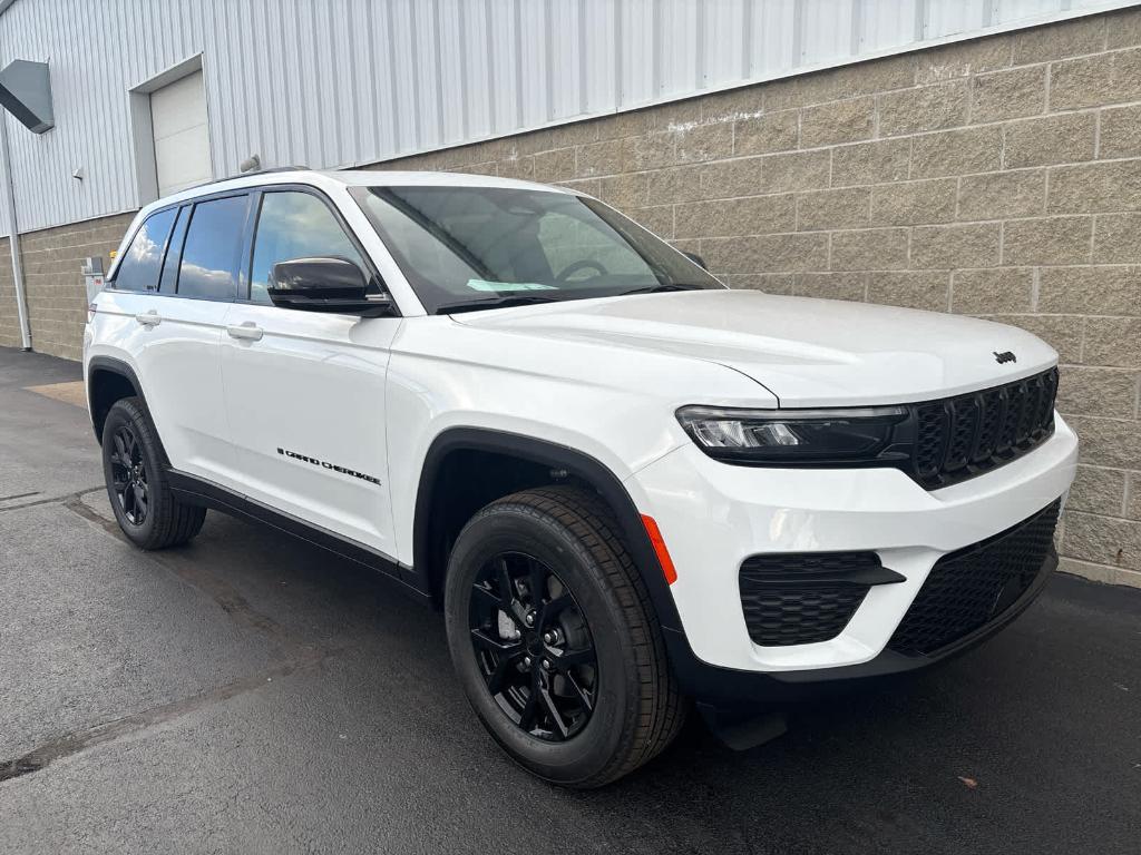 new 2025 Jeep Grand Cherokee car, priced at $41,598