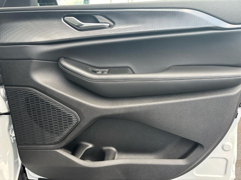 new 2025 Jeep Grand Cherokee car, priced at $41,598