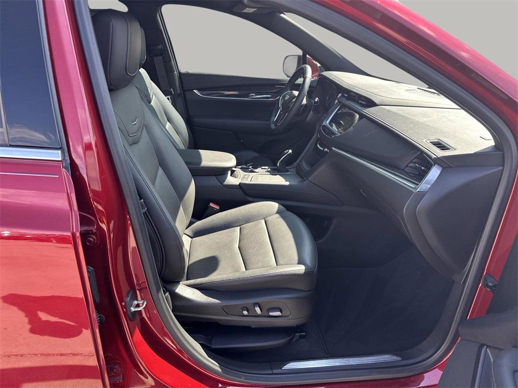 used 2022 Cadillac XT5 car, priced at $29,398