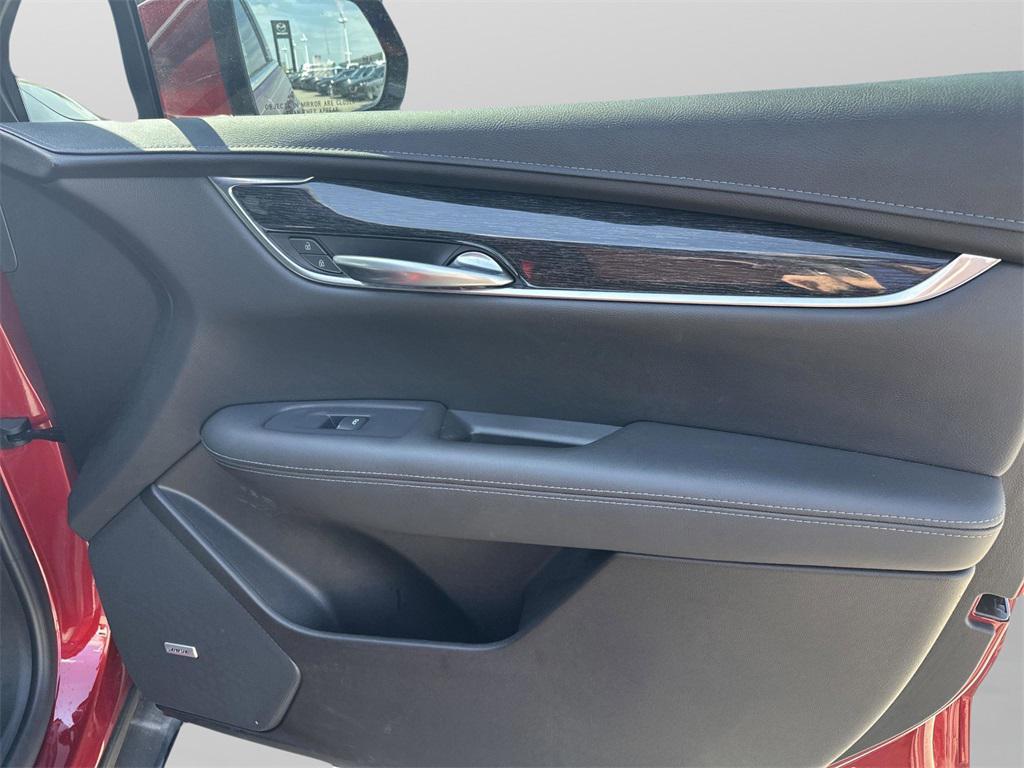 used 2022 Cadillac XT5 car, priced at $29,398
