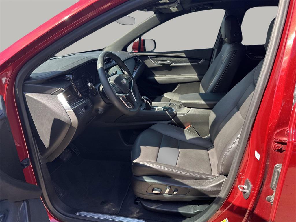used 2022 Cadillac XT5 car, priced at $29,398