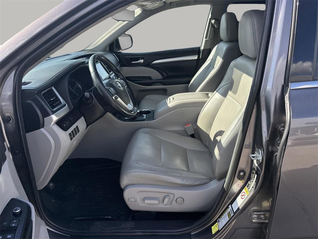 used 2018 Toyota Highlander car, priced at $19,550