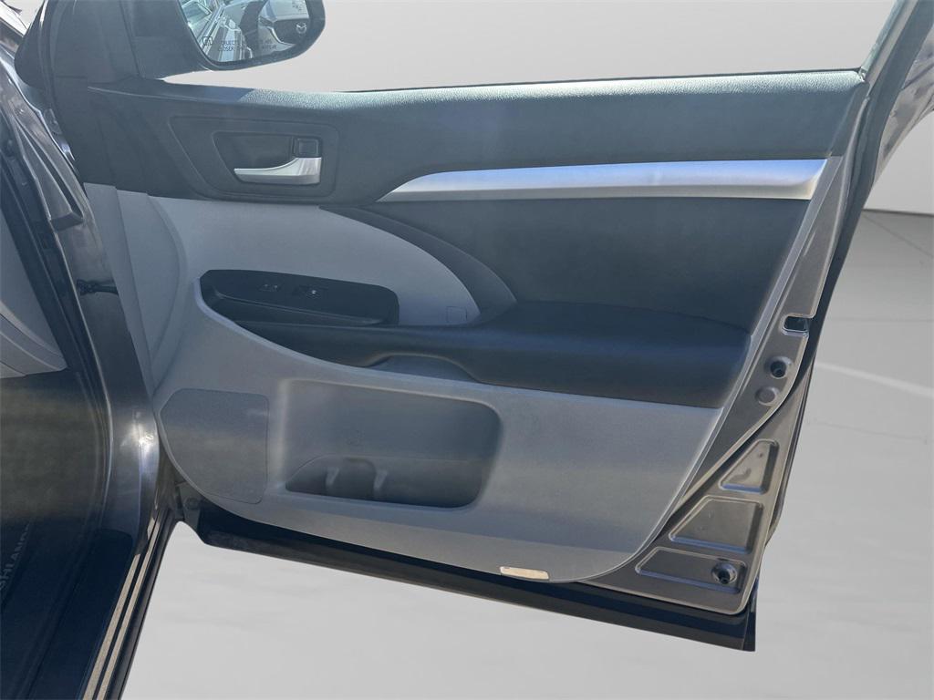 used 2018 Toyota Highlander car, priced at $19,550