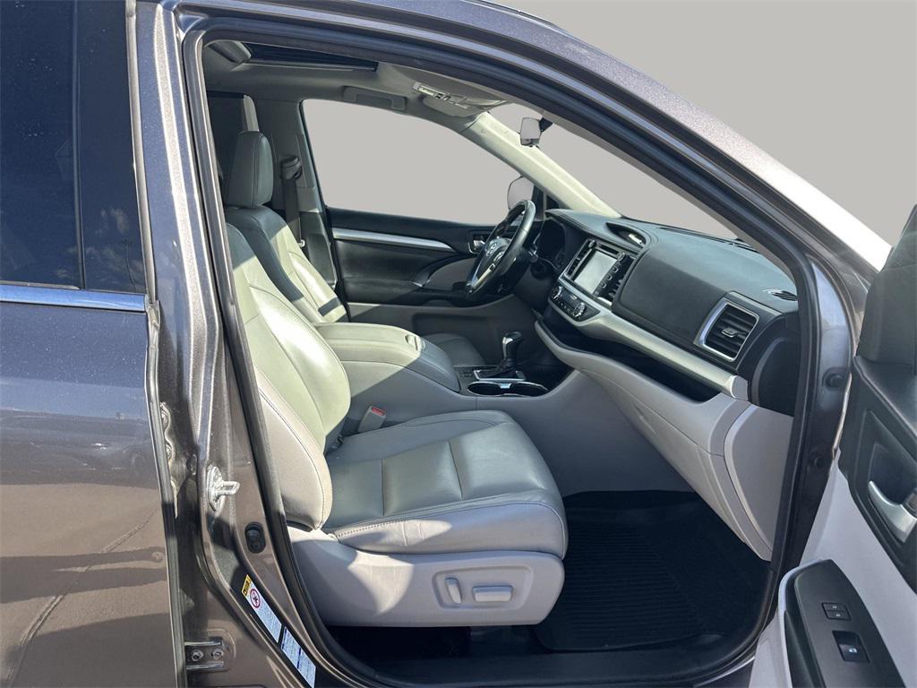 used 2018 Toyota Highlander car, priced at $19,550