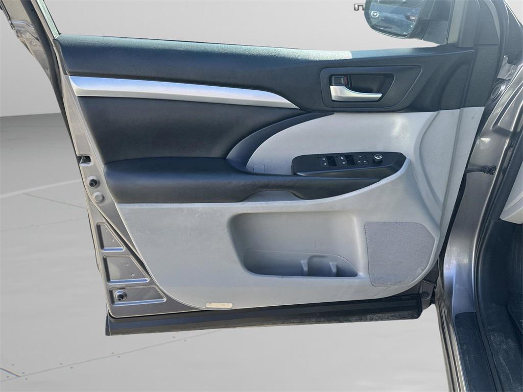 used 2018 Toyota Highlander car, priced at $19,550