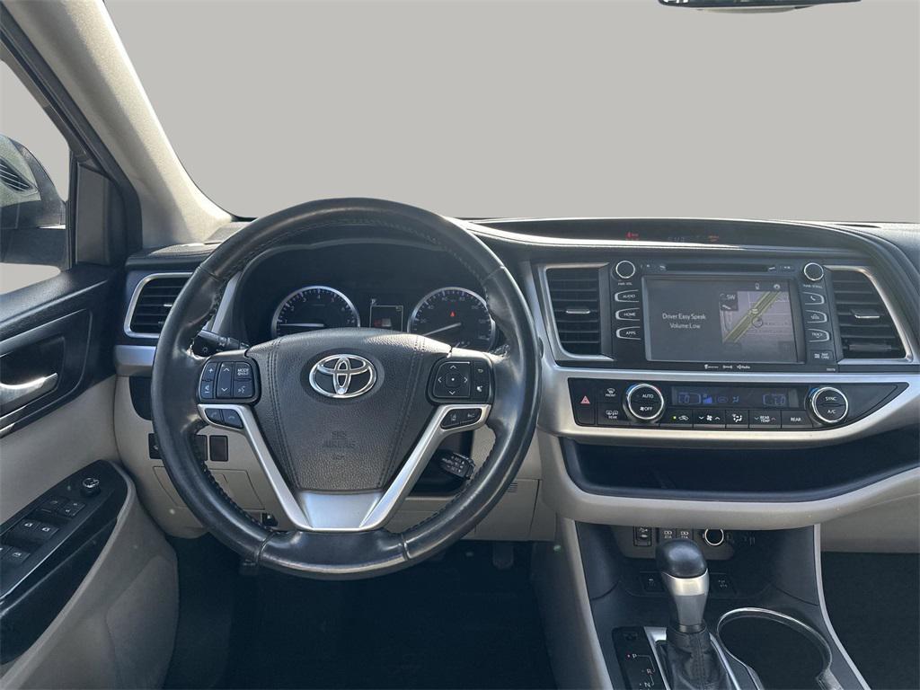 used 2018 Toyota Highlander car, priced at $19,550