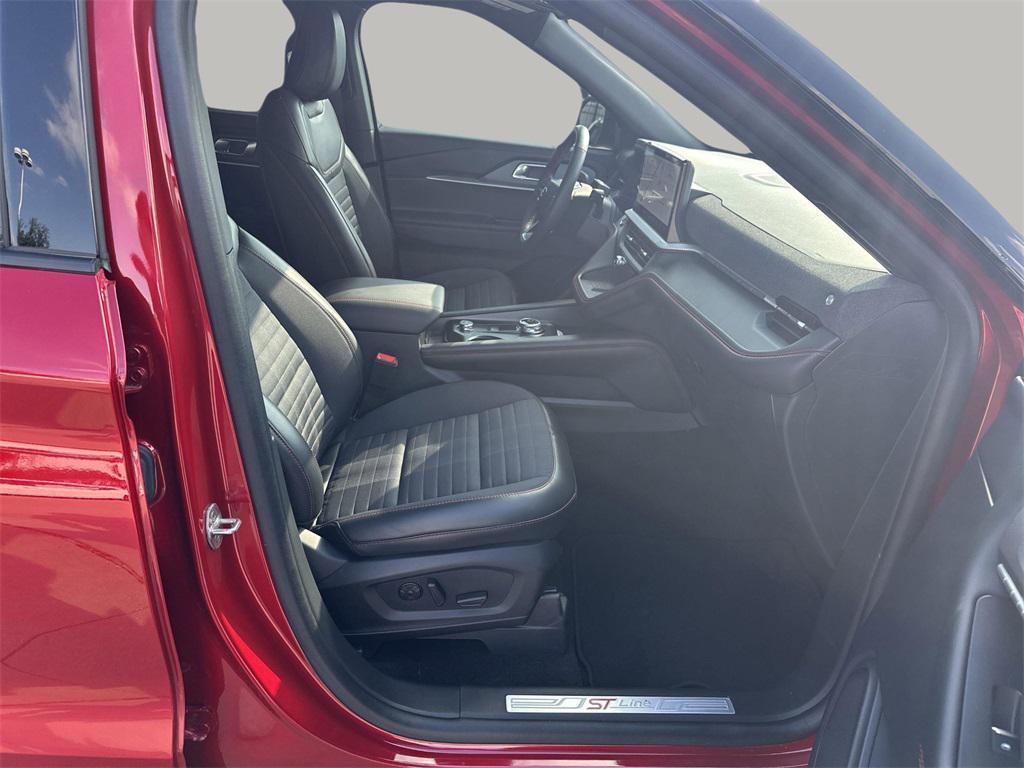 used 2025 Ford Explorer car, priced at $39,998