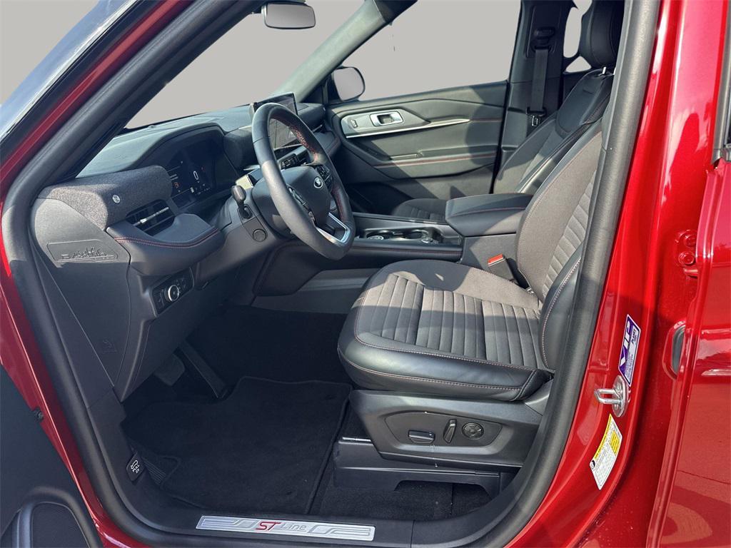 used 2025 Ford Explorer car, priced at $39,998