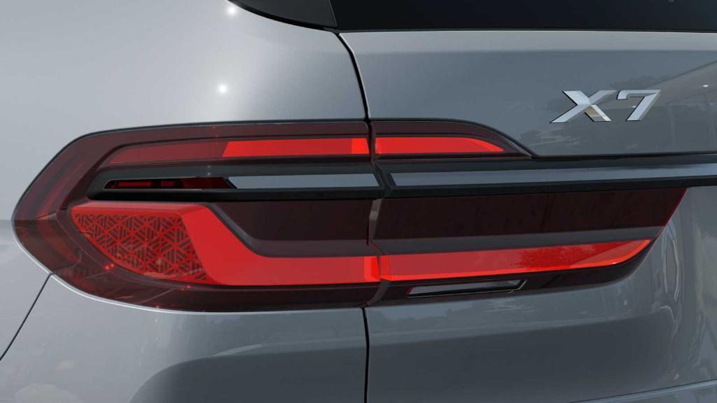 new 2026 BMW X7 car, priced at $100,925