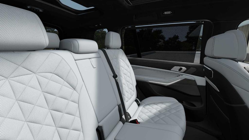 new 2026 BMW X7 car, priced at $100,925