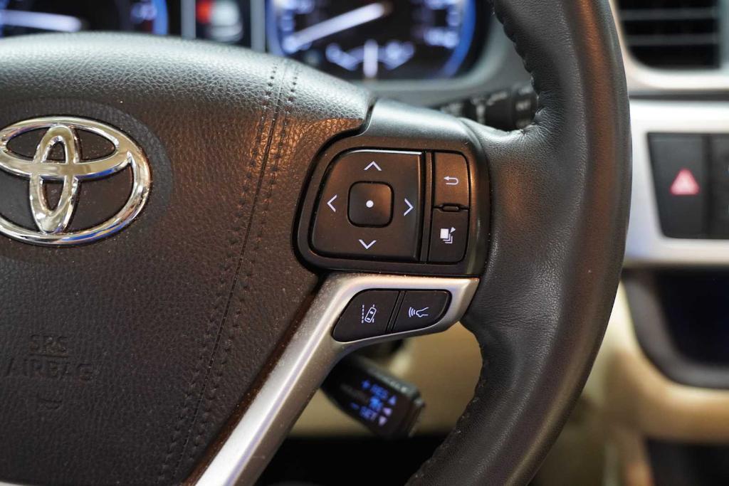 used 2019 Toyota Highlander car, priced at $27,786