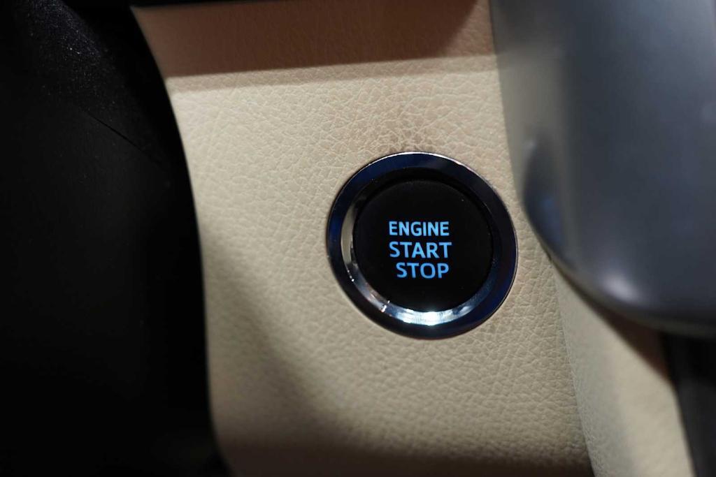 used 2019 Toyota Highlander car, priced at $27,786