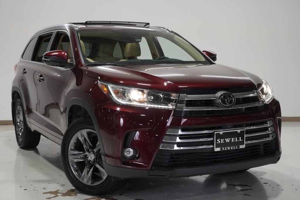 used 2019 Toyota Highlander car, priced at $27,786