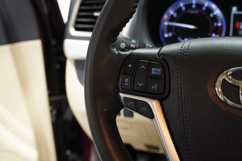 used 2019 Toyota Highlander car, priced at $27,786