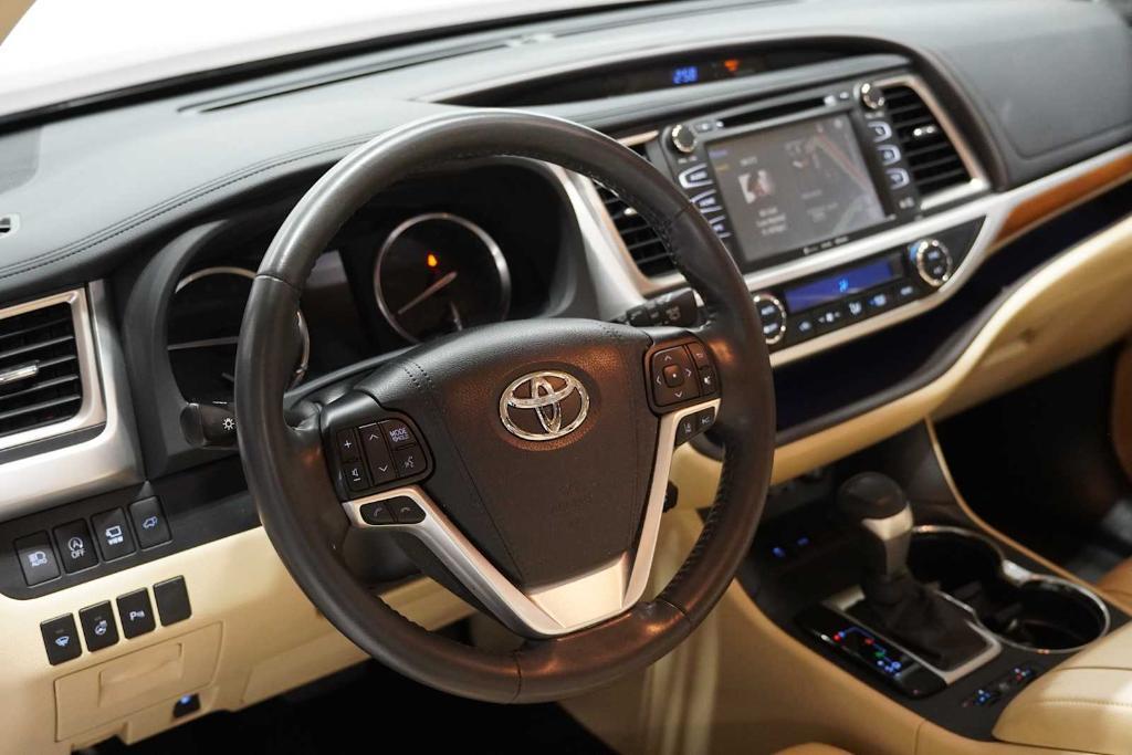 used 2019 Toyota Highlander car, priced at $27,786