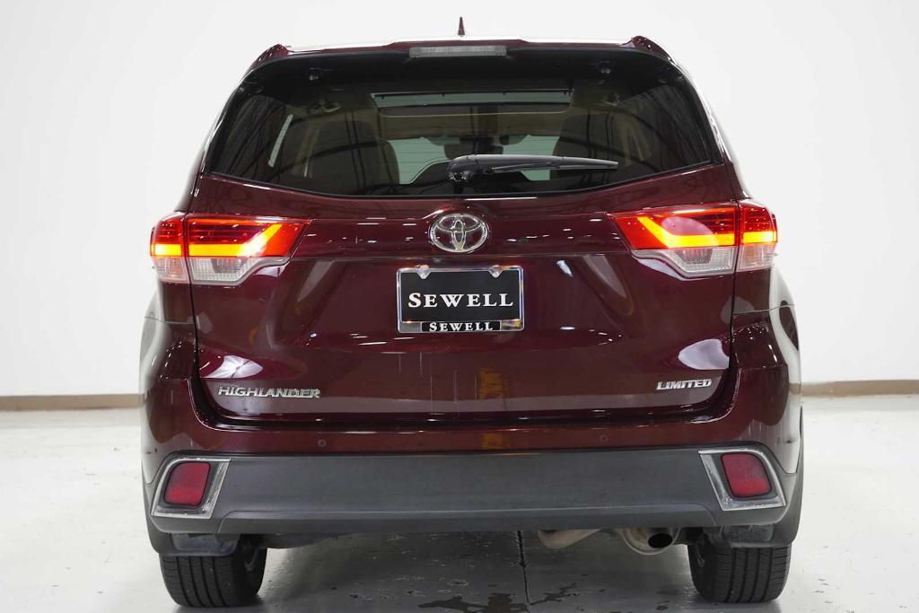 used 2019 Toyota Highlander car, priced at $27,786