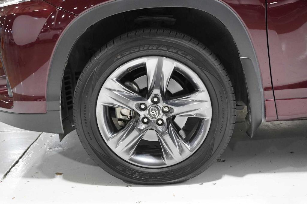used 2019 Toyota Highlander car, priced at $27,786
