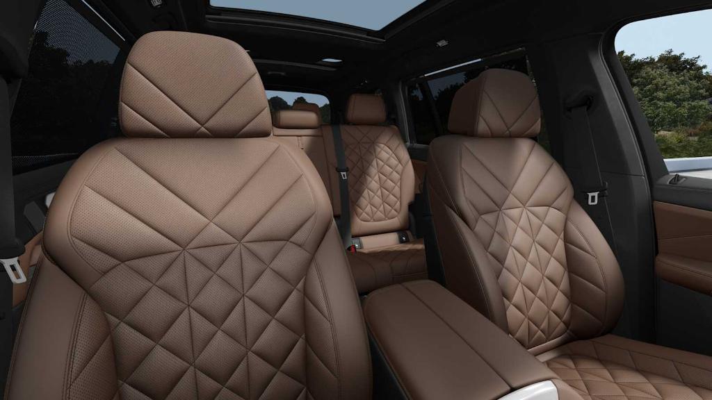 new 2026 BMW X7 car, priced at $93,415