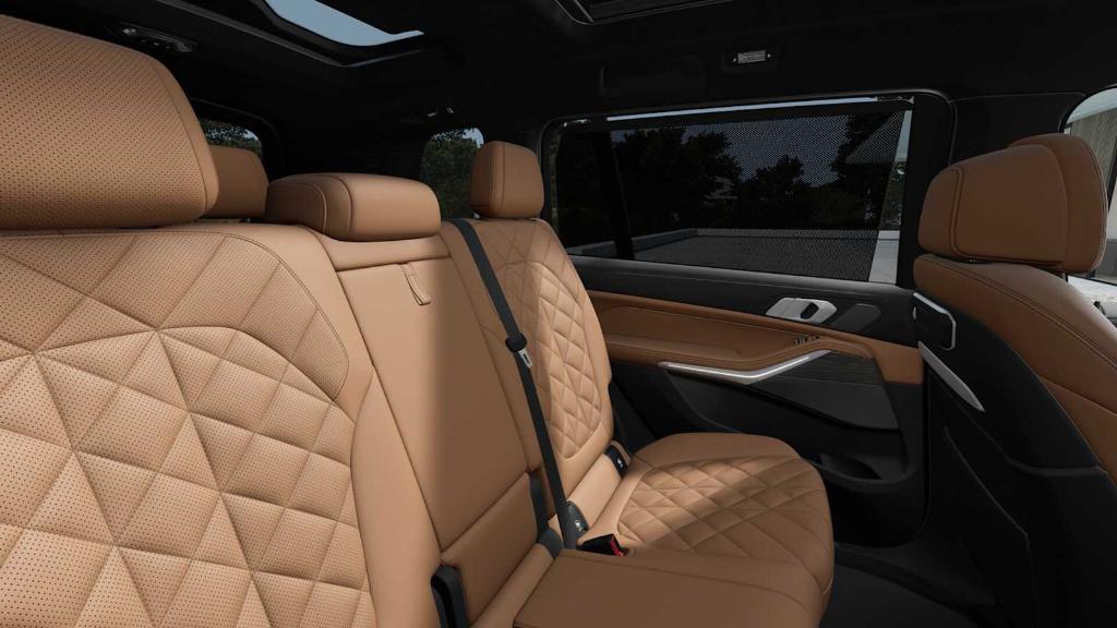 new 2026 BMW X7 car, priced at $102,095
