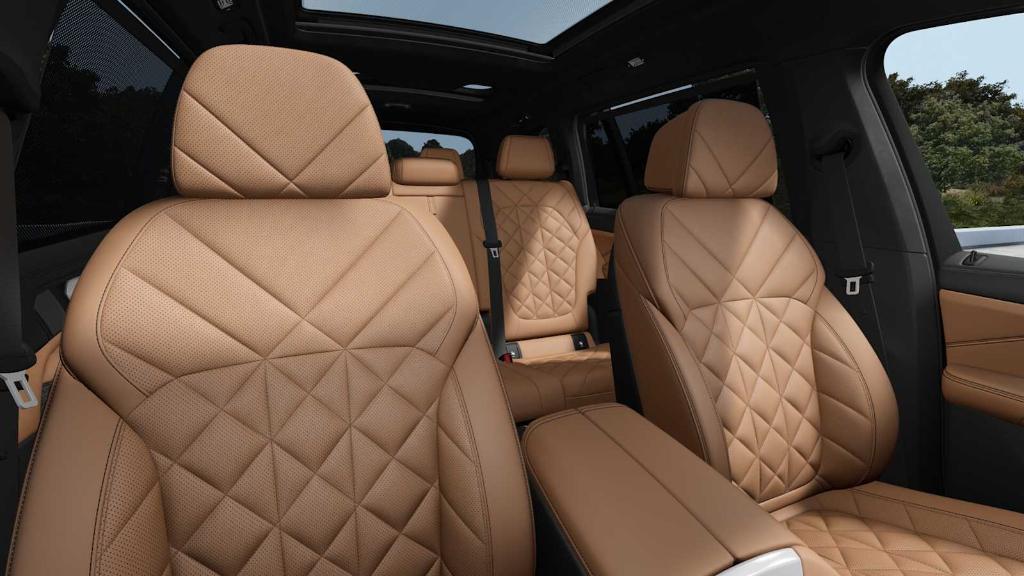 new 2026 BMW X7 car, priced at $100,335