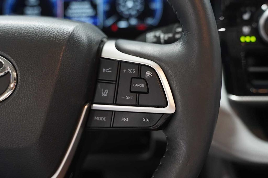 used 2024 Toyota Highlander car, priced at $49,989