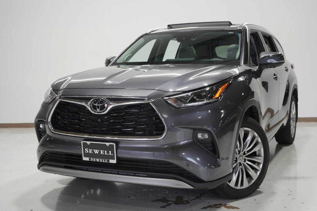used 2024 Toyota Highlander car, priced at $49,989