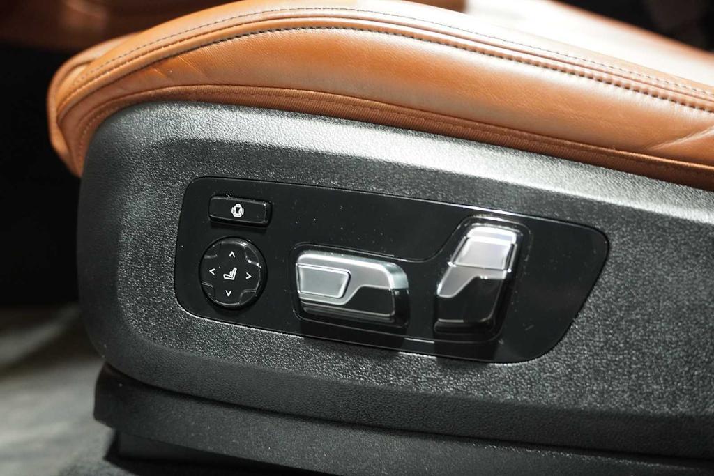 used 2023 BMW X7 car, priced at $76,988