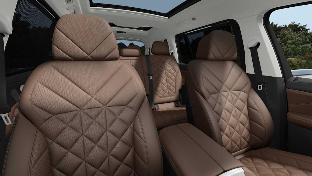 new 2026 BMW X7 car, priced at $87,825