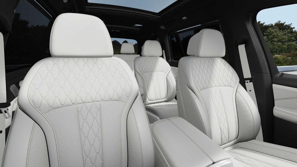 new 2026 BMW X7 car, priced at $134,275