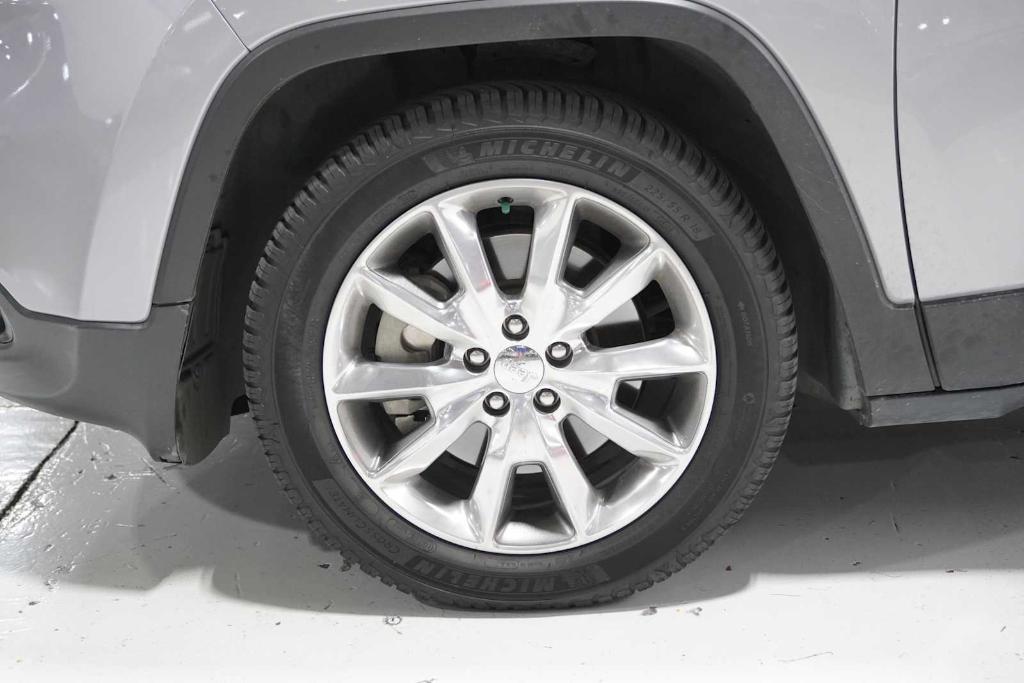 used 2014 Jeep Cherokee car, priced at $15,988