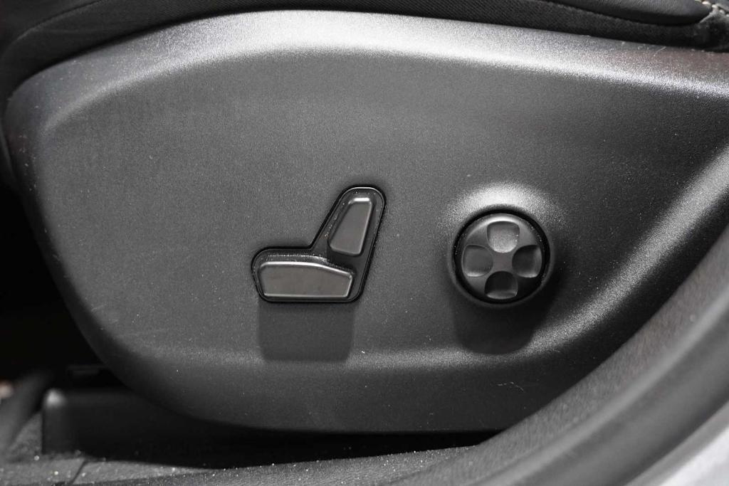 used 2014 Jeep Cherokee car, priced at $15,988