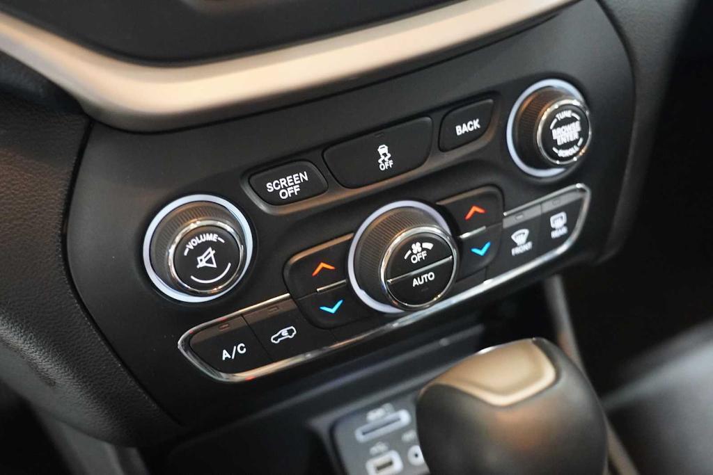 used 2014 Jeep Cherokee car, priced at $15,988
