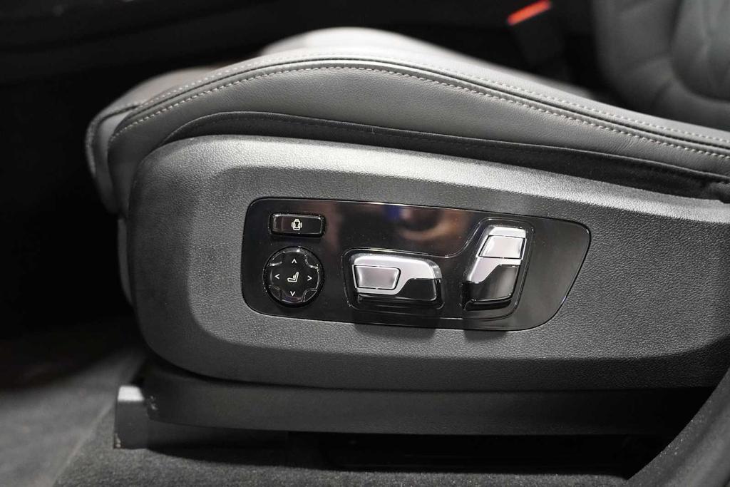 used 2025 BMW X7 car, priced at $81,989