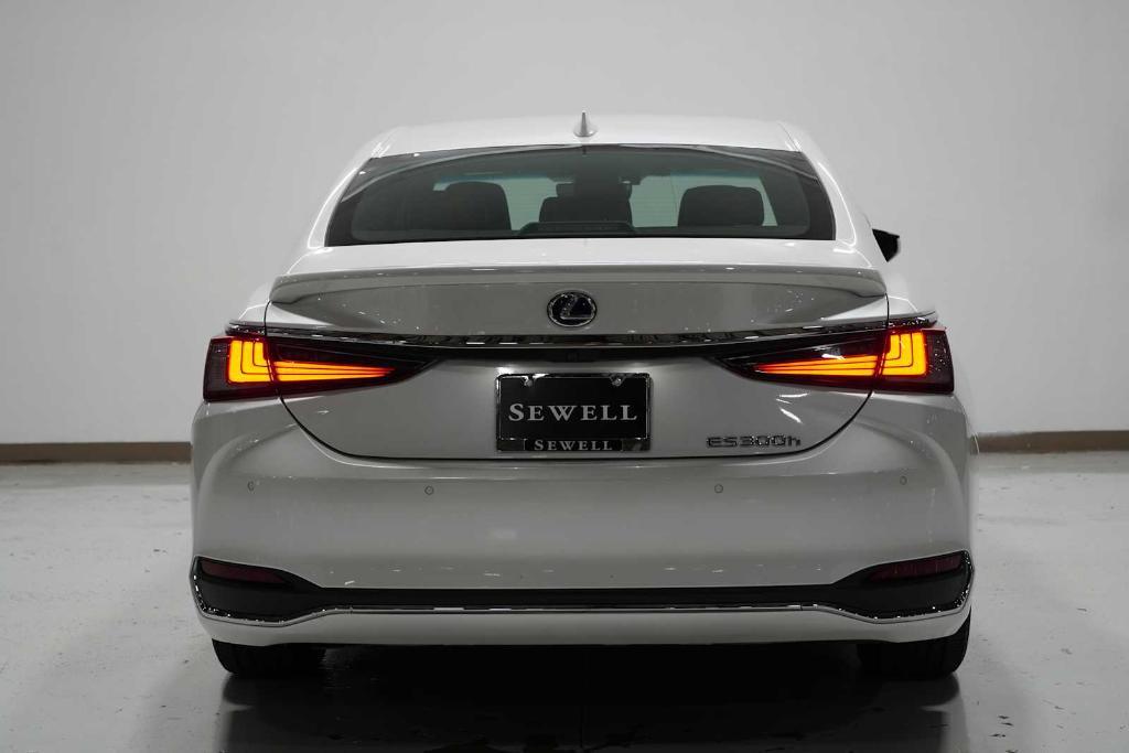 used 2021 Lexus ES 300h car, priced at $38,989