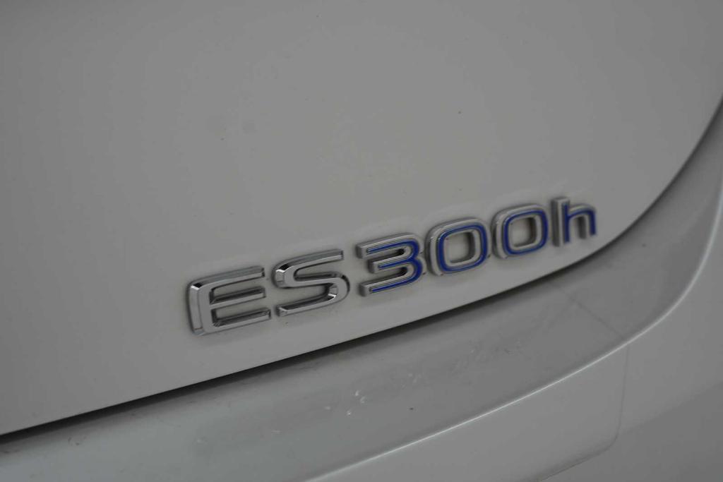 used 2021 Lexus ES 300h car, priced at $38,989