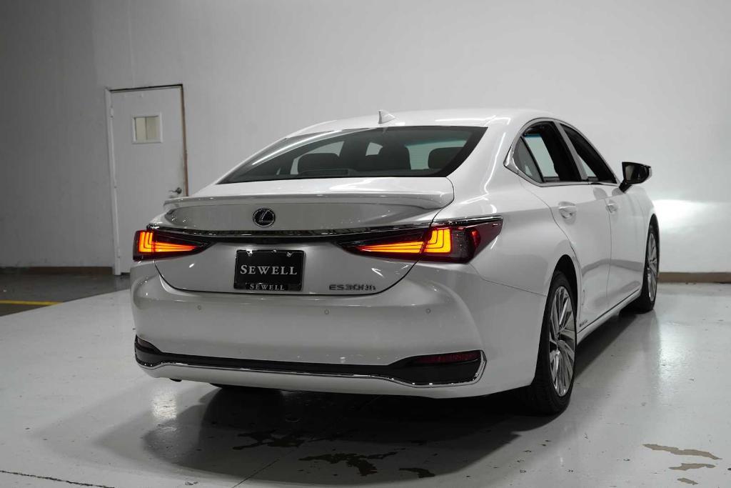 used 2021 Lexus ES 300h car, priced at $38,989