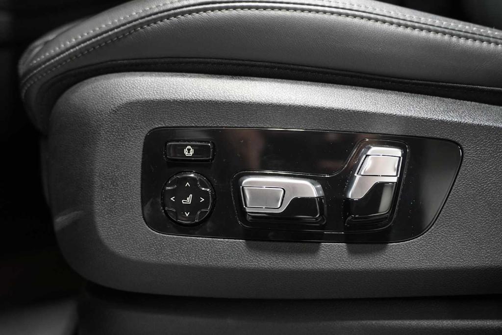 used 2025 BMW X7 car, priced at $88,989