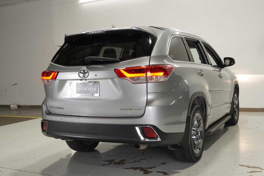 used 2018 Toyota Highlander car, priced at $29,988