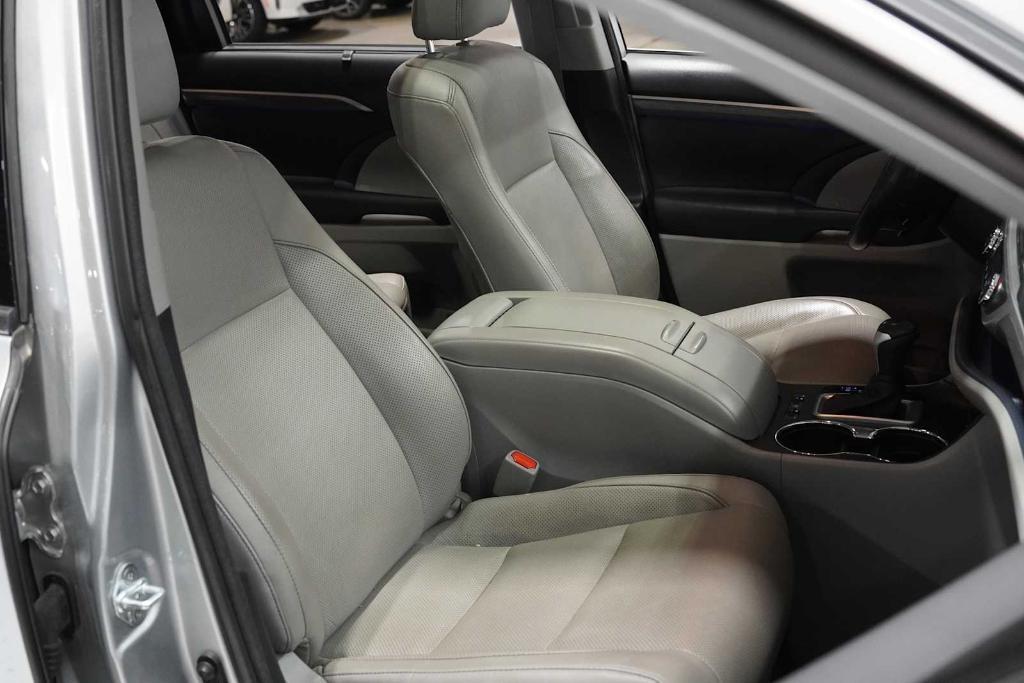 used 2018 Toyota Highlander car, priced at $29,988