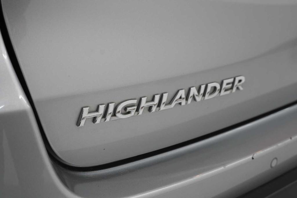 used 2018 Toyota Highlander car, priced at $29,988