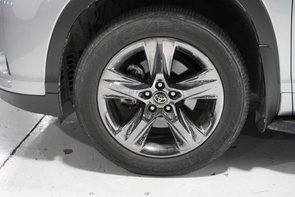 used 2018 Toyota Highlander car, priced at $29,988