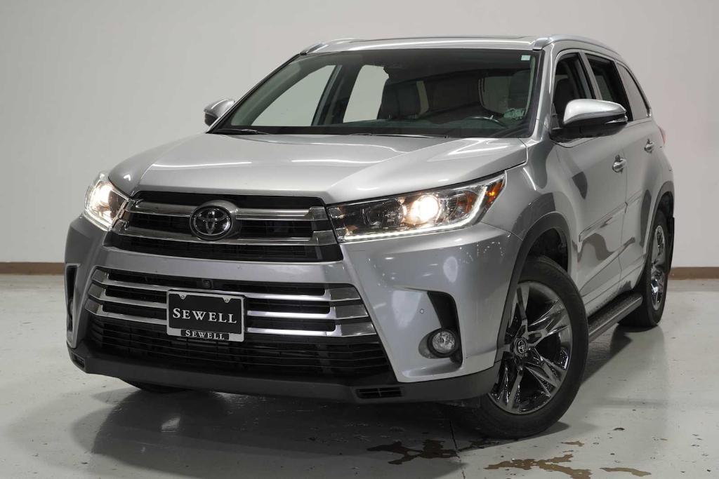 used 2018 Toyota Highlander car, priced at $29,988
