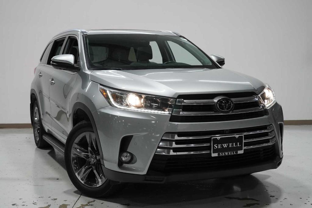used 2018 Toyota Highlander car, priced at $29,988