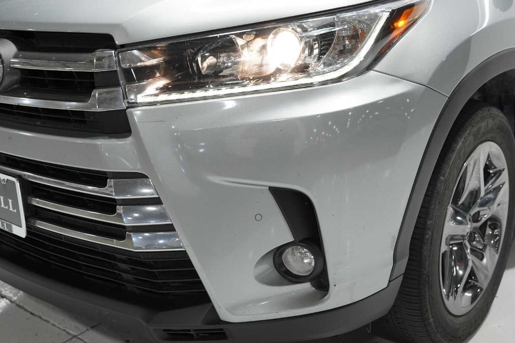 used 2018 Toyota Highlander car, priced at $29,988