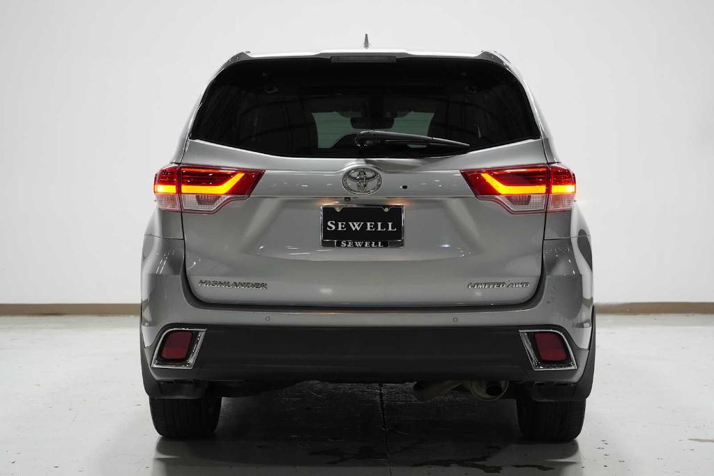 used 2018 Toyota Highlander car, priced at $29,988