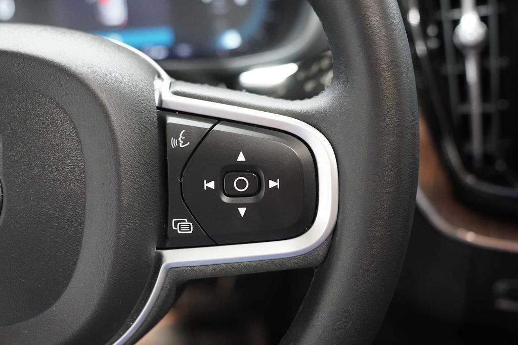 used 2022 Volvo XC60 car, priced at $32,987