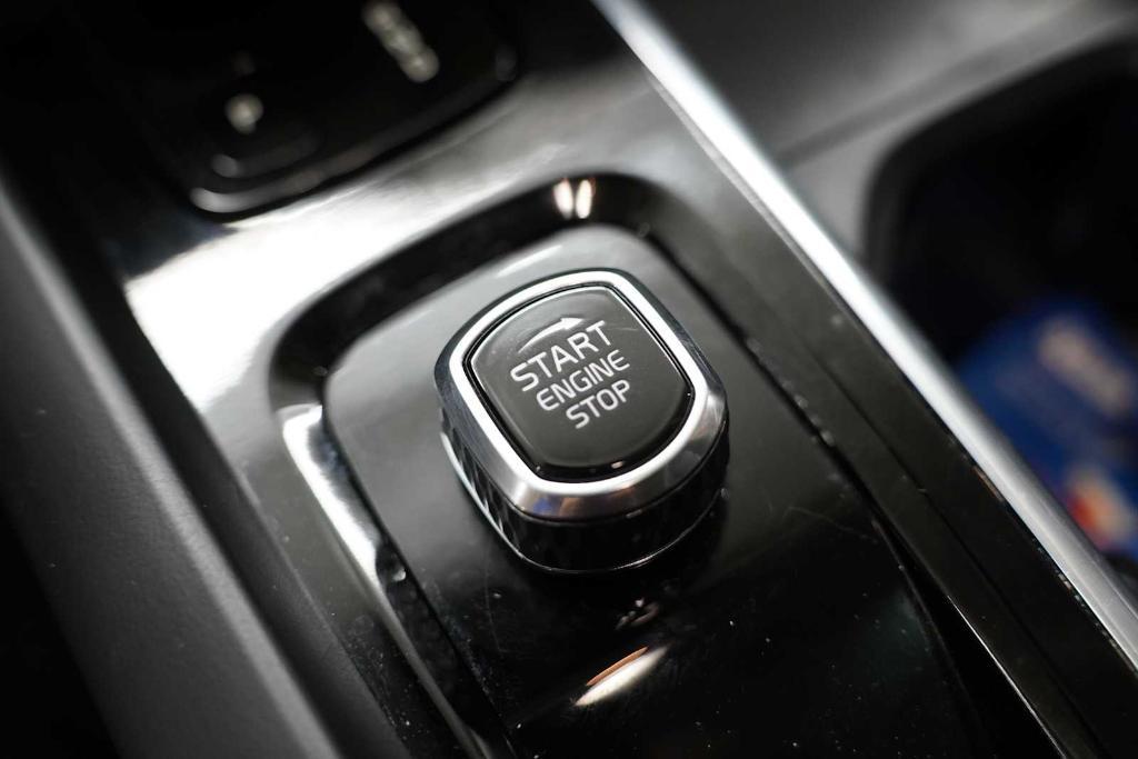 used 2022 Volvo XC60 car, priced at $32,987