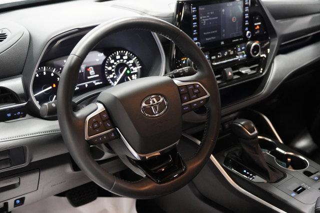 used 2021 Toyota Highlander car, priced at $32,987