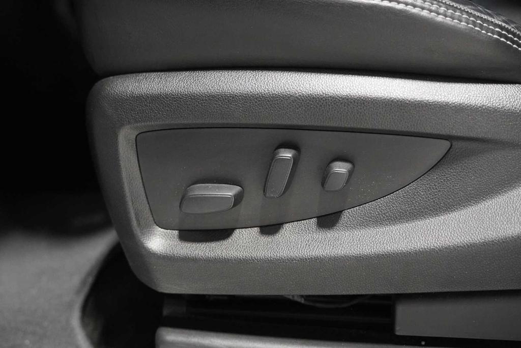 used 2018 GMC Yukon car, priced at $32,988