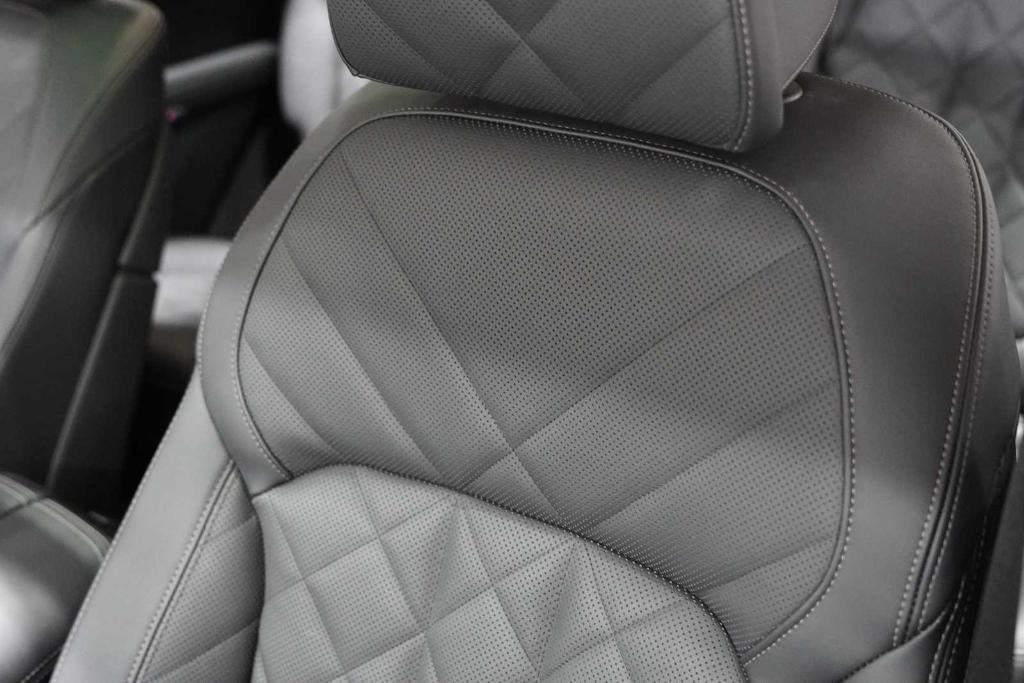 used 2025 BMW X7 car, priced at $76,989